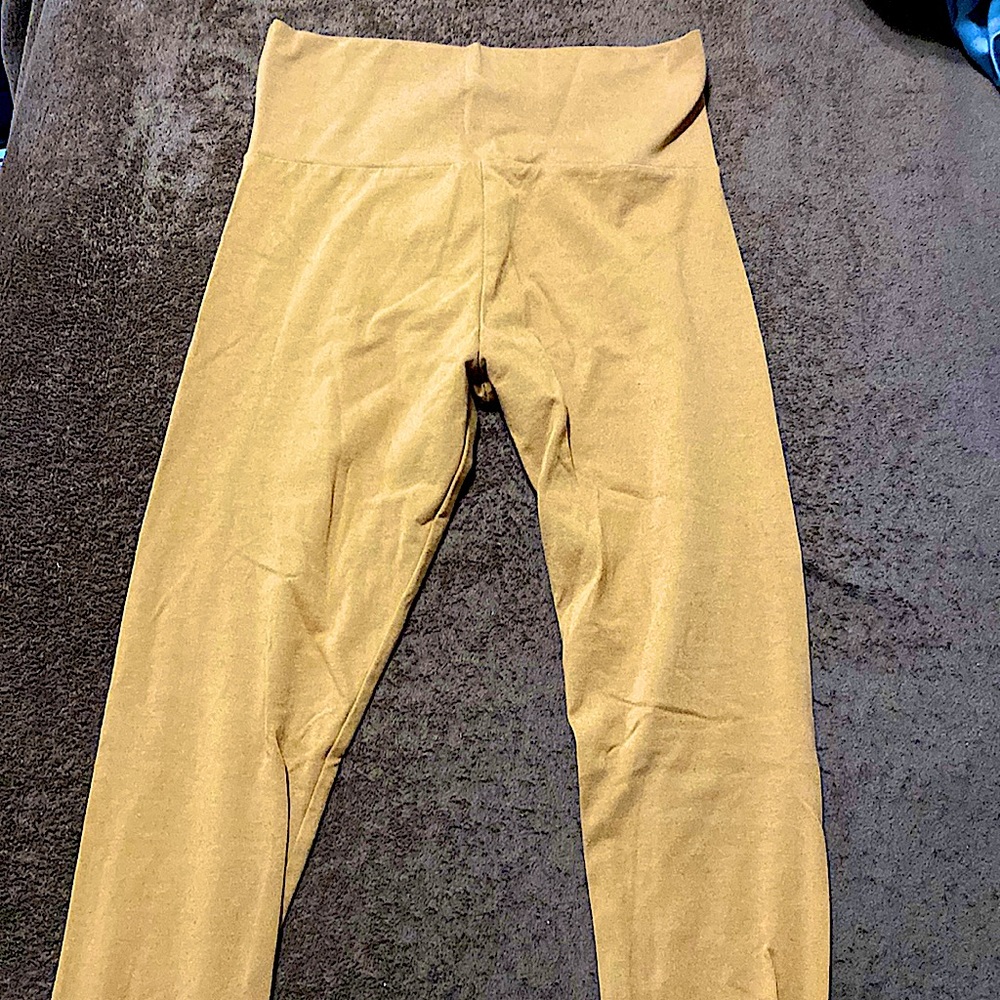 Tan leggings, darker in person